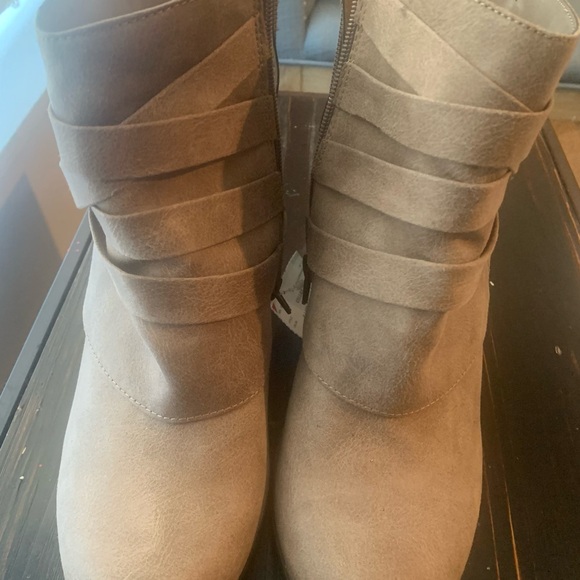 Boots - Picture 2 of 3